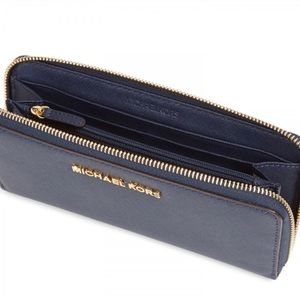 Michael Kors Jet Set Saffiano Zip Wallet